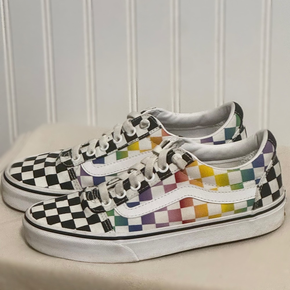 Vansโ Old Skool Womens 6.5 Rainbow Black Checkerboard Skater Sneaker